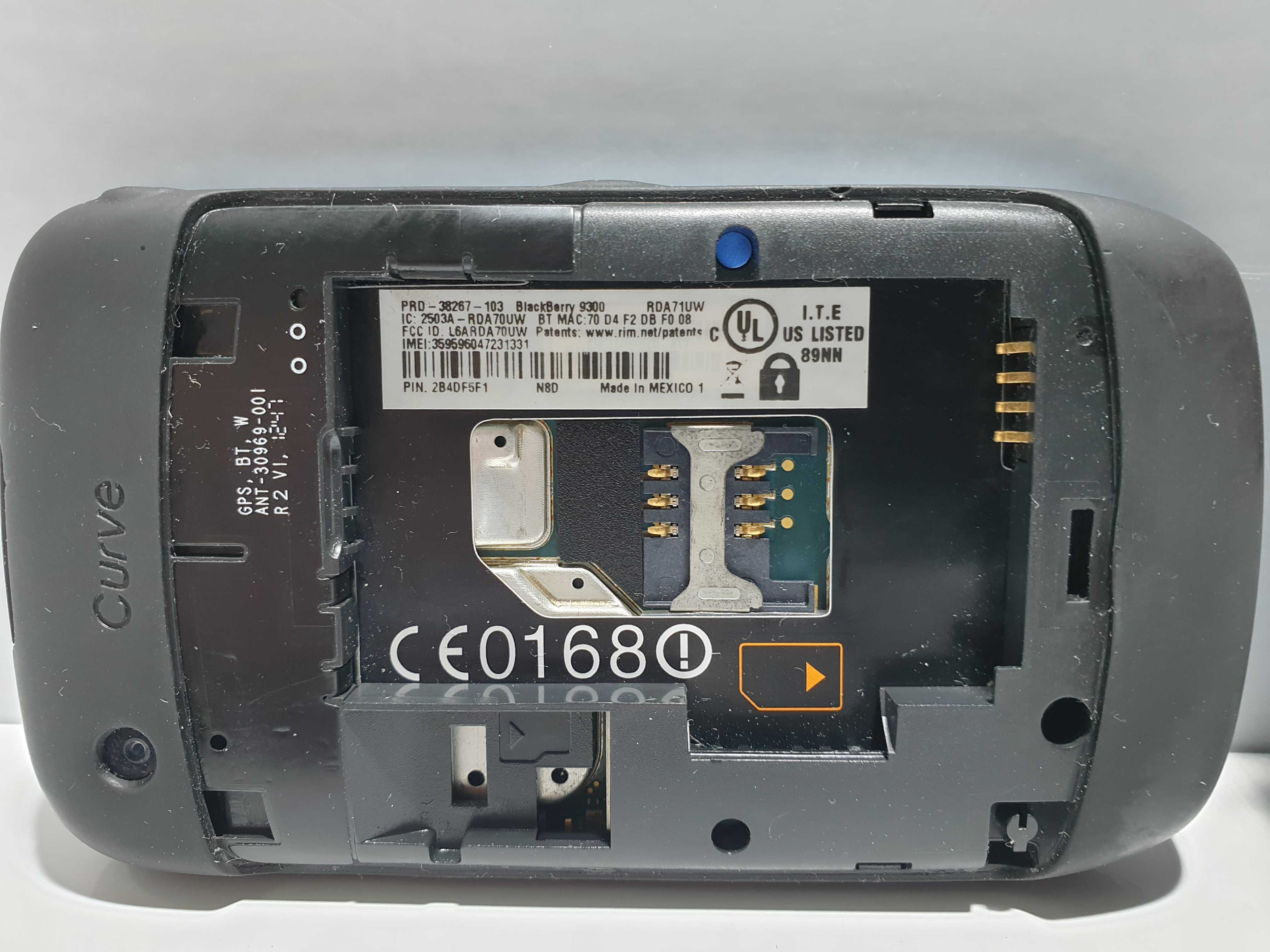 телефон BlackBerry 9300 + навушники зарядне