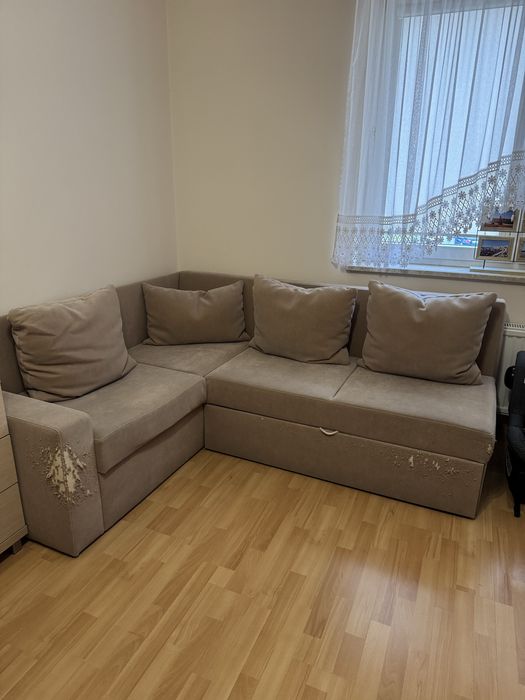 Narożnik ciemny beż 140x200 plus poduchy,