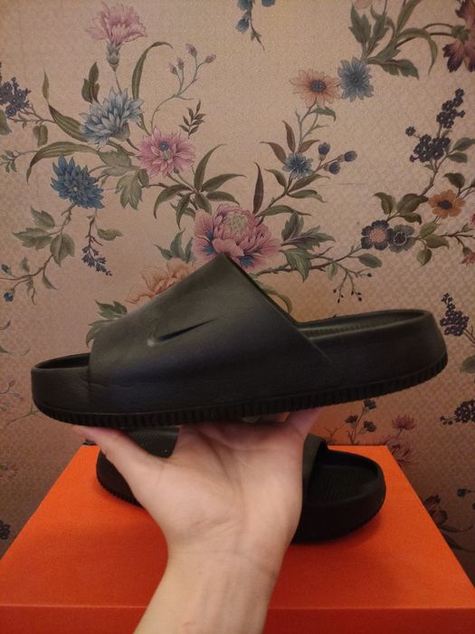 Продам шлёпанцы Nike