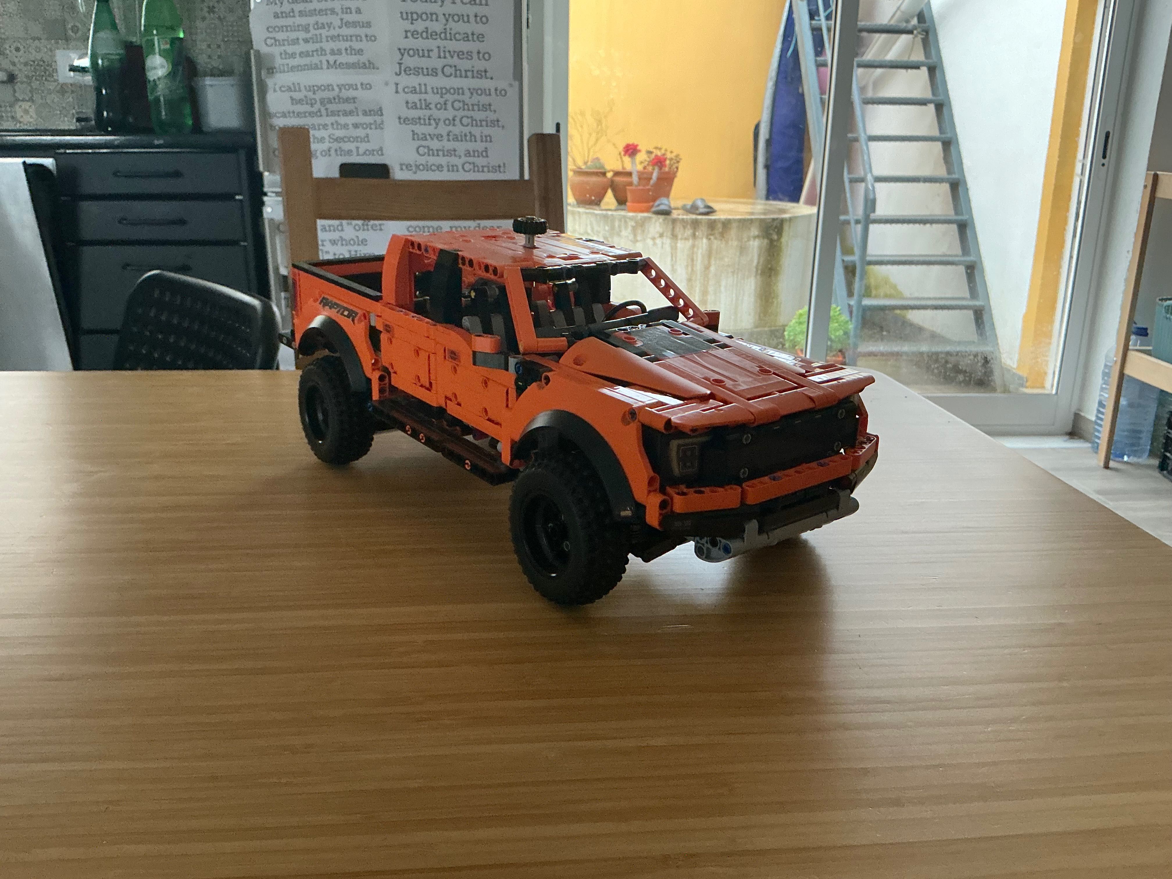 LEGO Technic: Ford Raptor de 1,379 peças!