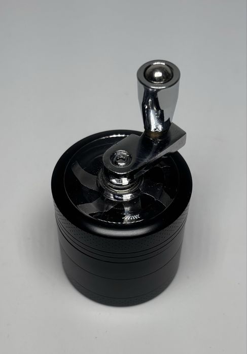 Młynek grinder crusher metalowy z korbką
