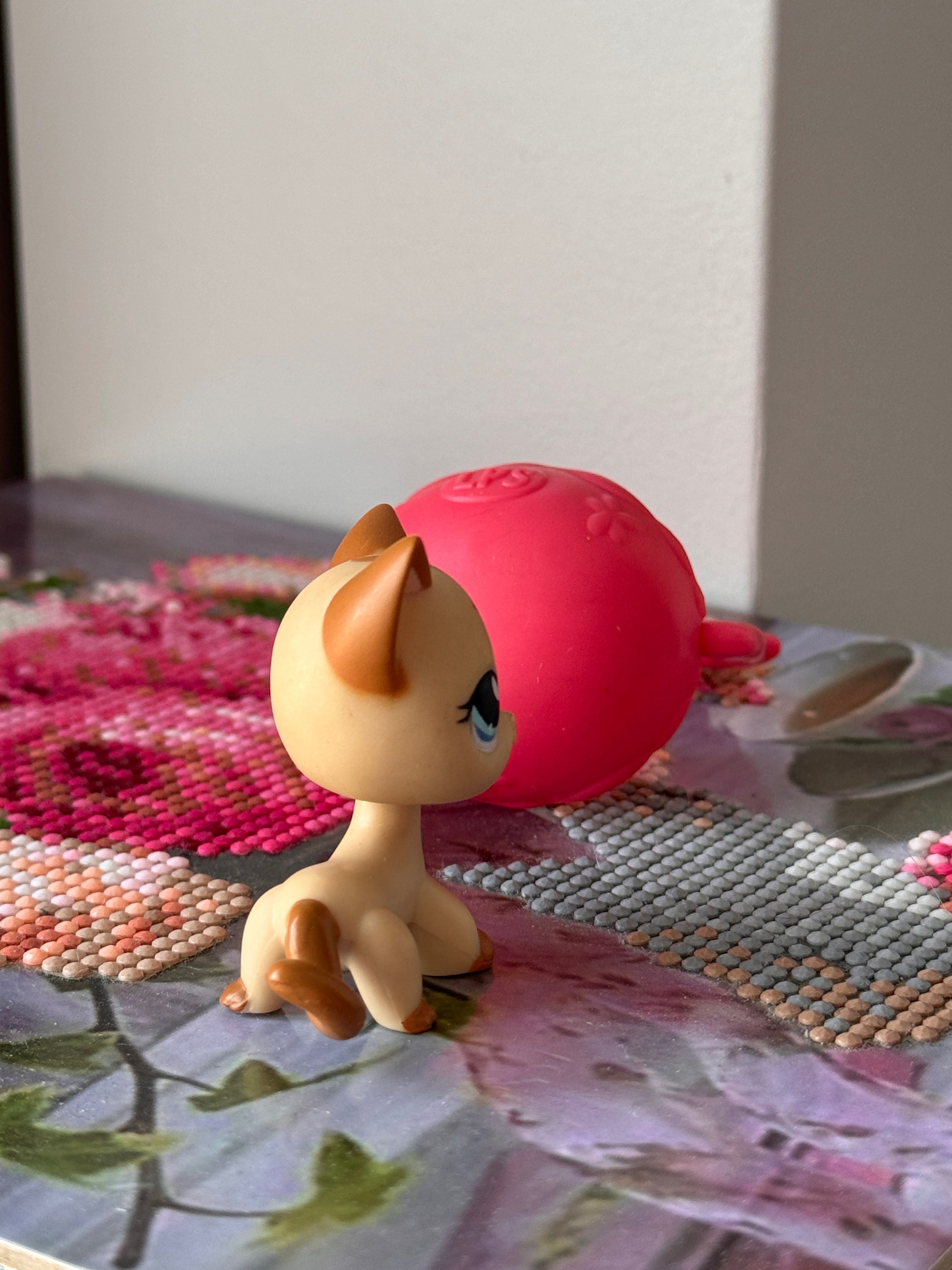 Стоячка челка LPS littlest pet shop кошечка с аксесуаром