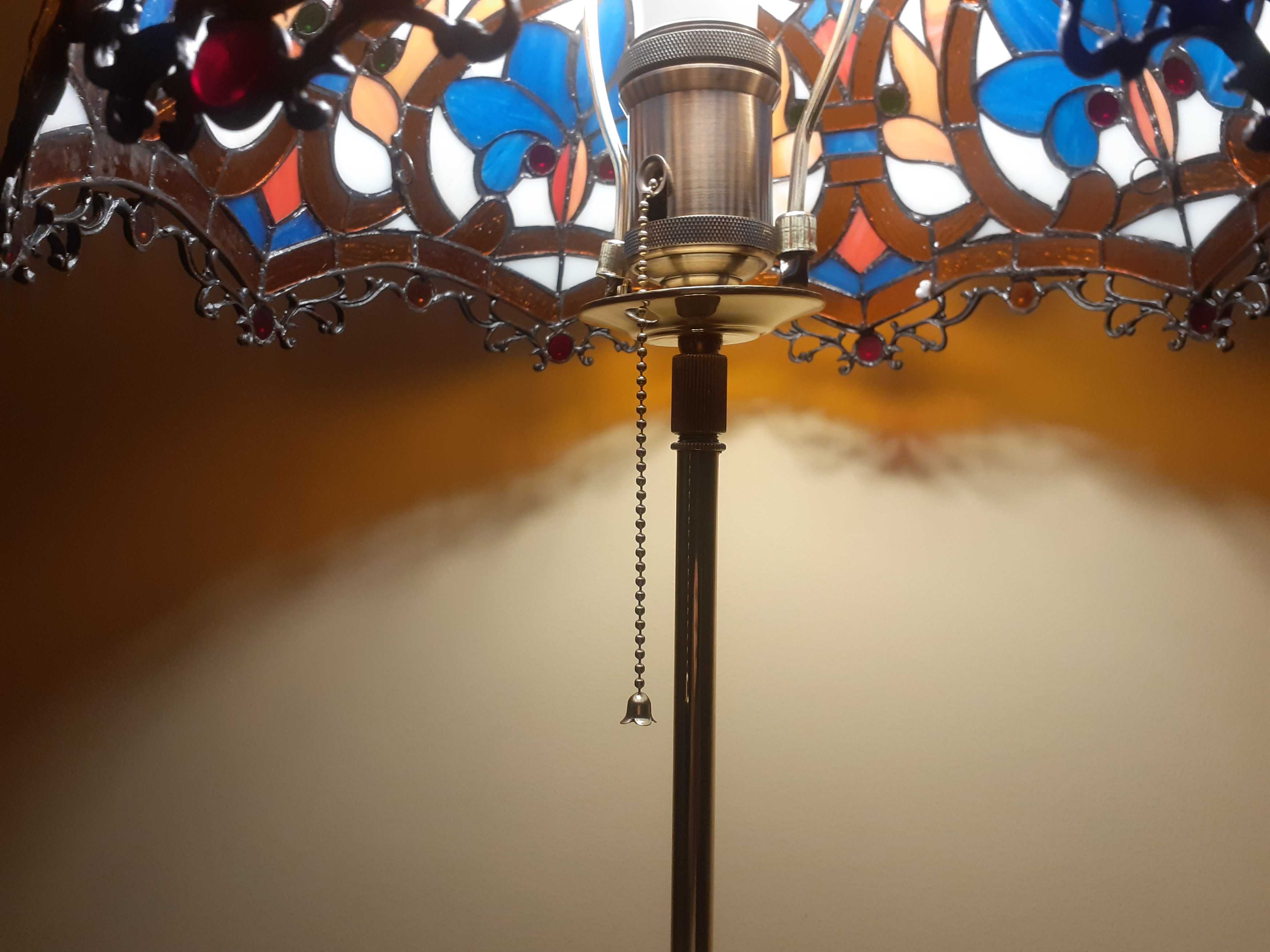 Zabytkowa mosiężna lampa witraż