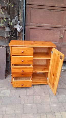 Sosnowe komody,  lite drewno, lakierowane , używane, 5 róznych szt.