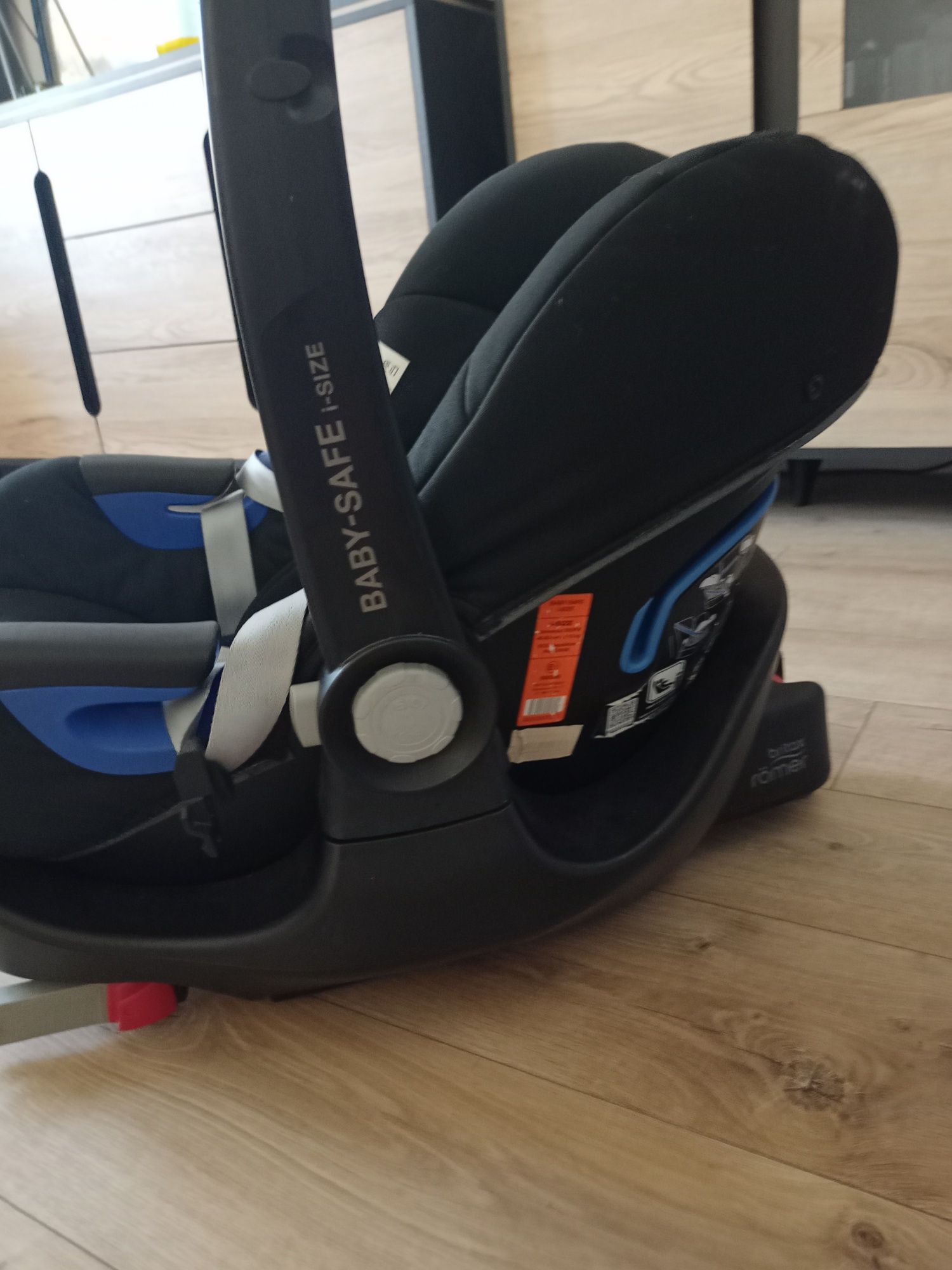Fotelik samochodowy z bazą ISOFIX