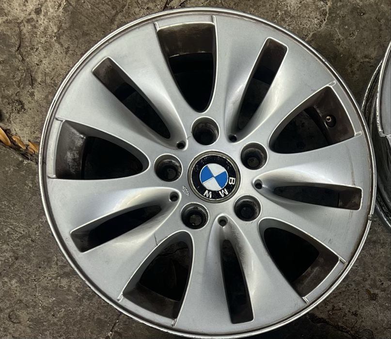 Продаю пару дуже чистих дисків BMW. R16 5х120