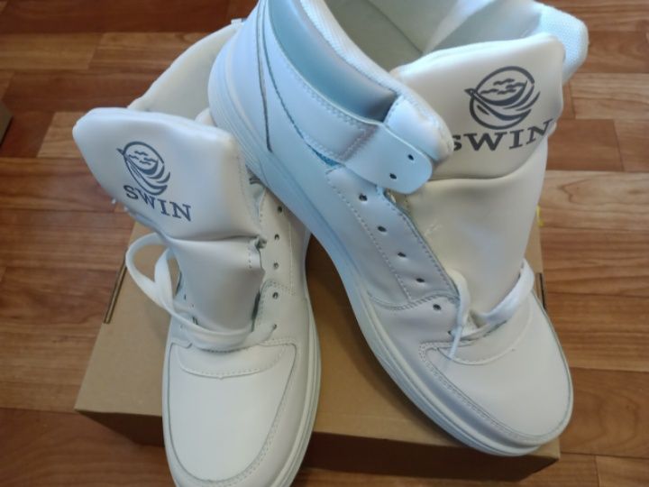 Демісезонні кросівки