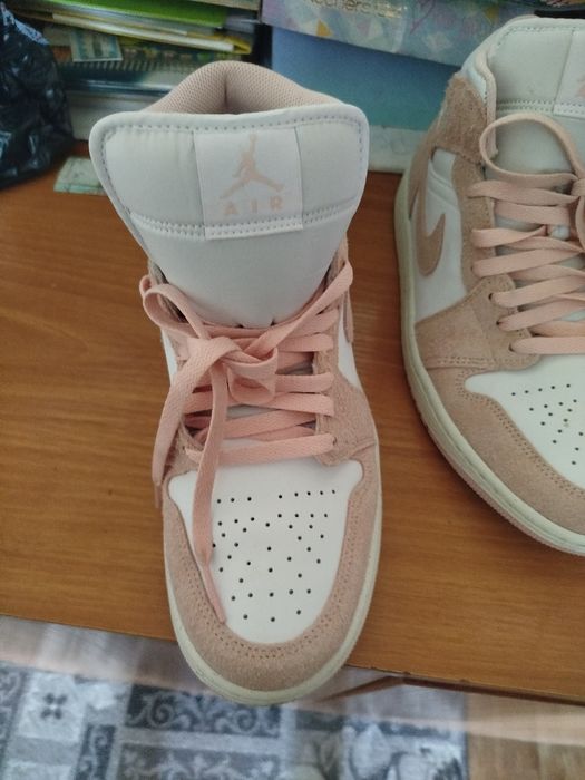 Продам хайтопи жіночі один раз вдягнуті оригінал состояние ідеальне