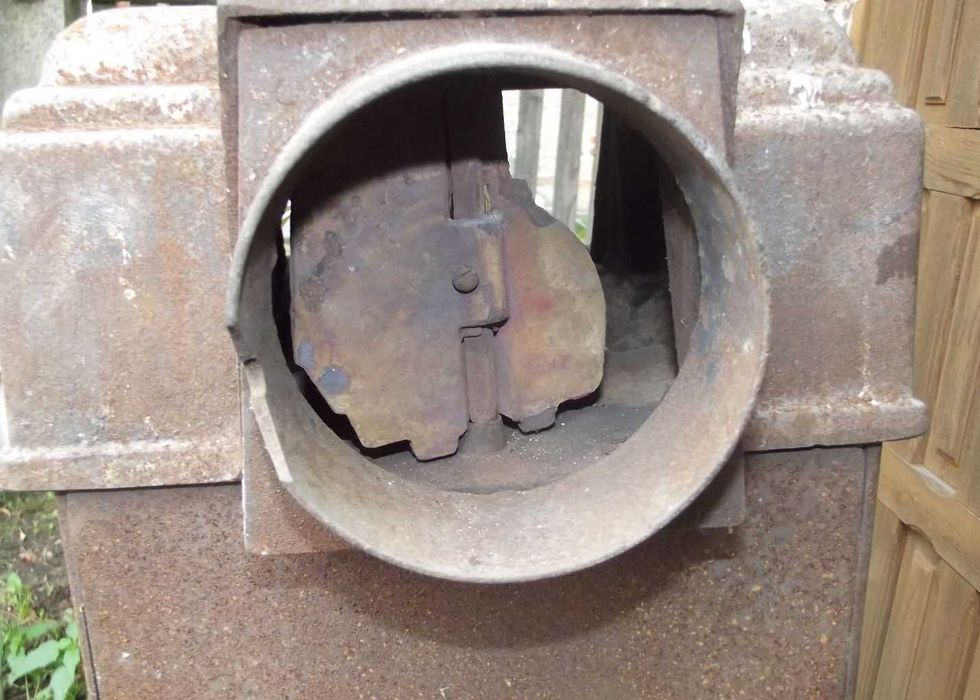 Piec typ koza używany stary żeliwny zabytkowy