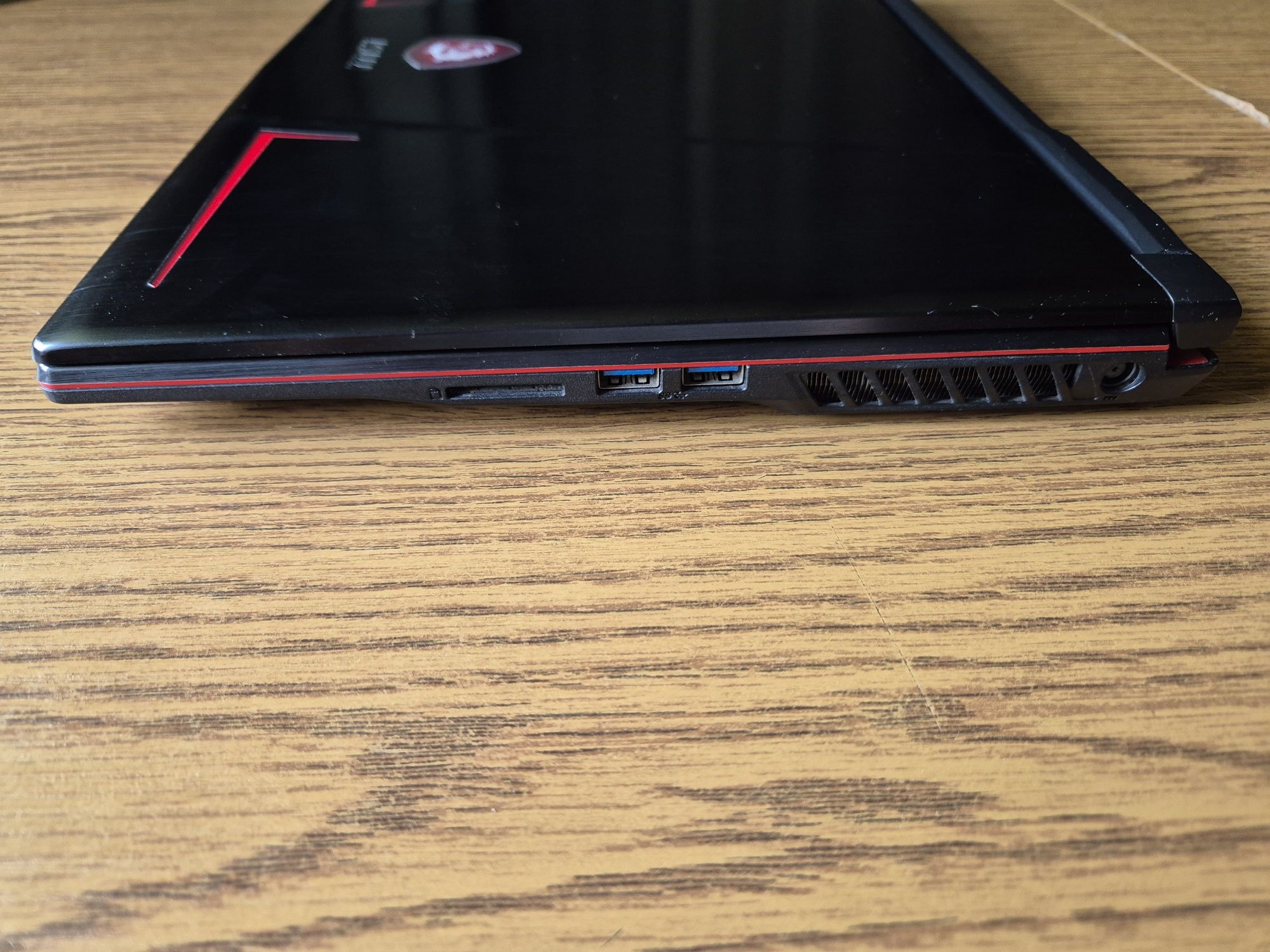 Laptop: MSI GP63 Leopard 8RE