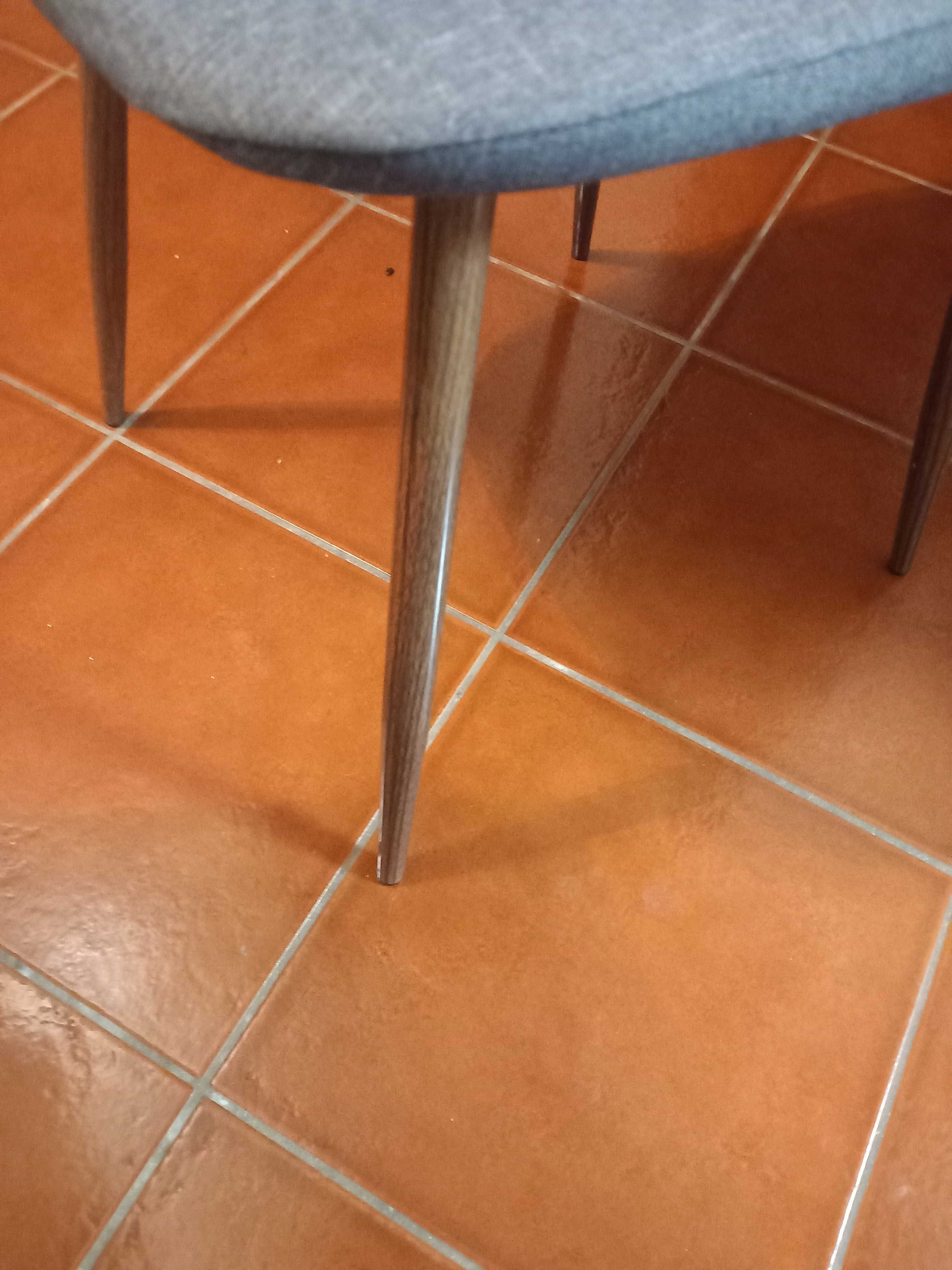 Conjunto mesa+cadeiras