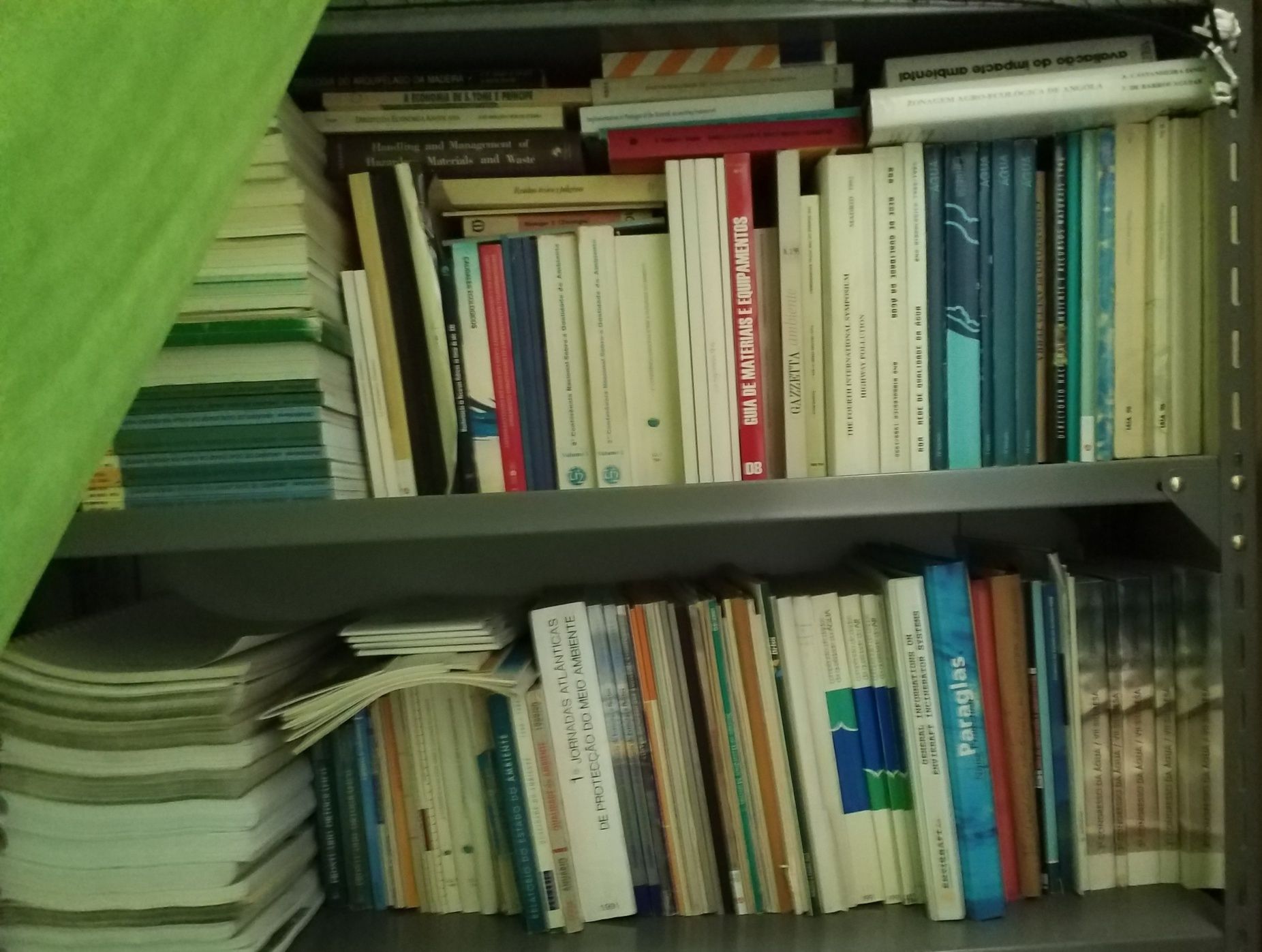Lote de 270 livros (técnicos e outros), como novos, e a bom preço.