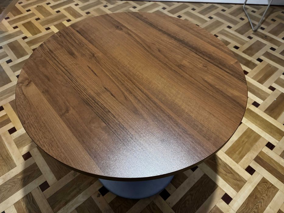 okrągły stolik kawowy biurowy