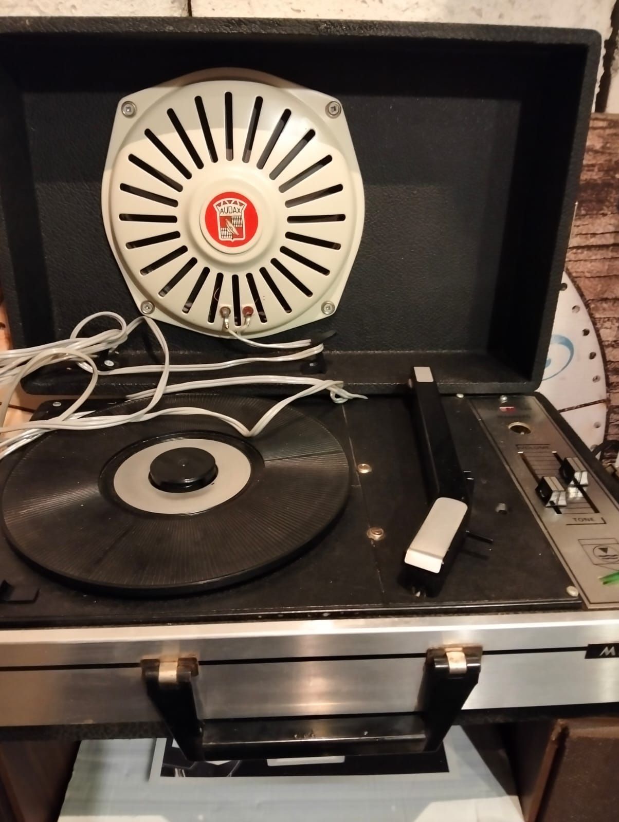 Gramofon walizkowy Medley
