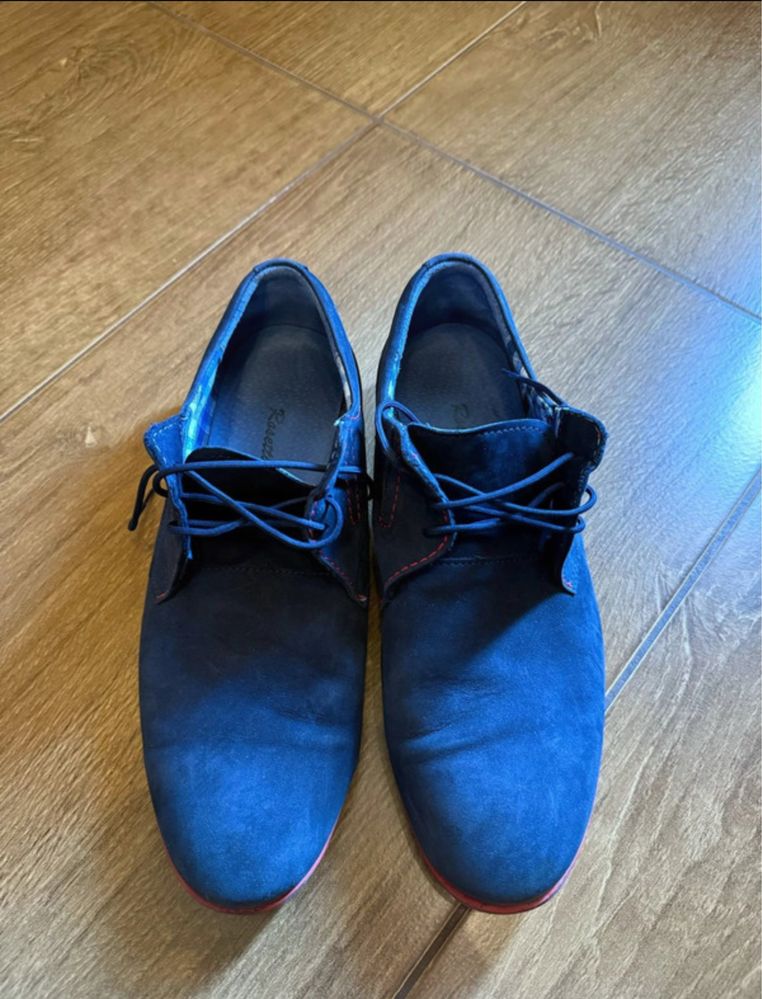 Eleganckie buty meskie do garnituru granatowe