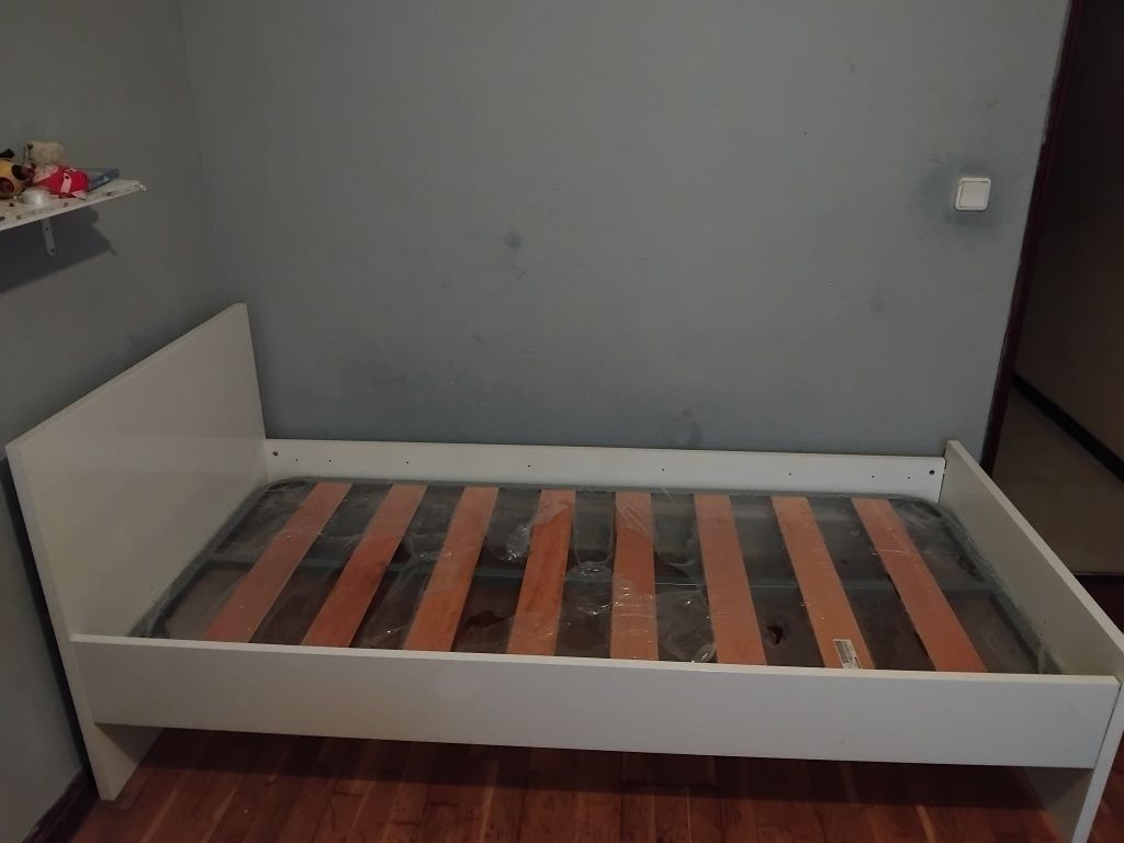 Cama sem colchão