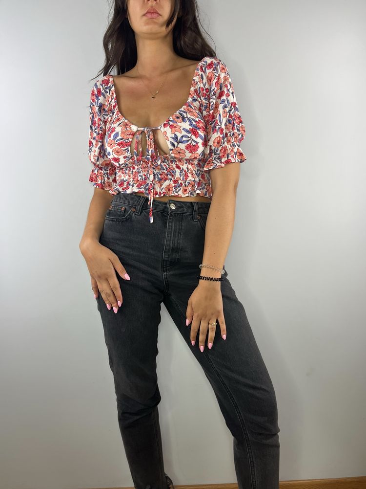 Kolorowa w kwiaty wzorzysta bluzka crop top Kendall + Kylie rozmiar M