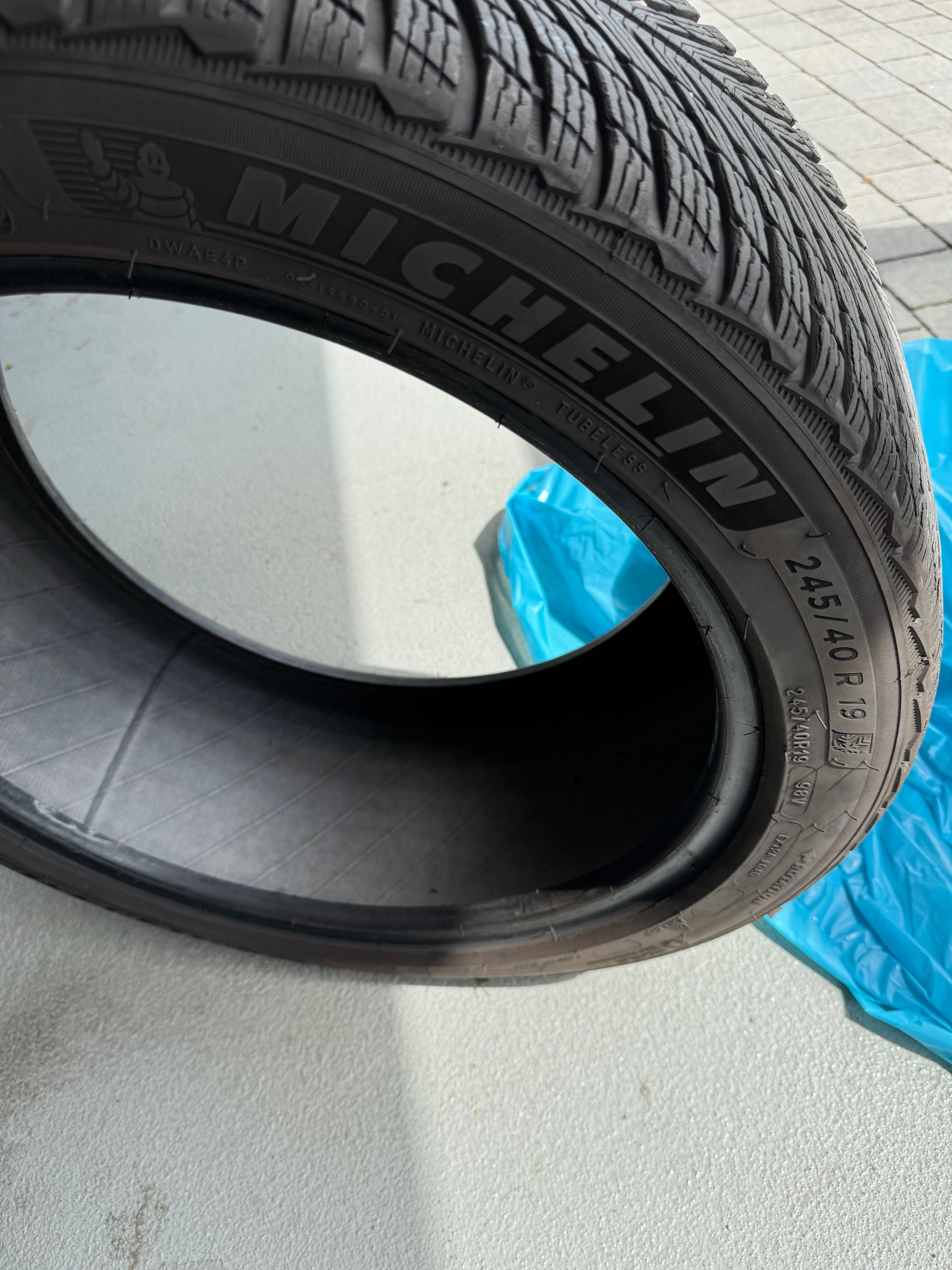 4x Opony zimowe Michelin Pilot Alpin 5 245/40 R19 rocznik 2022