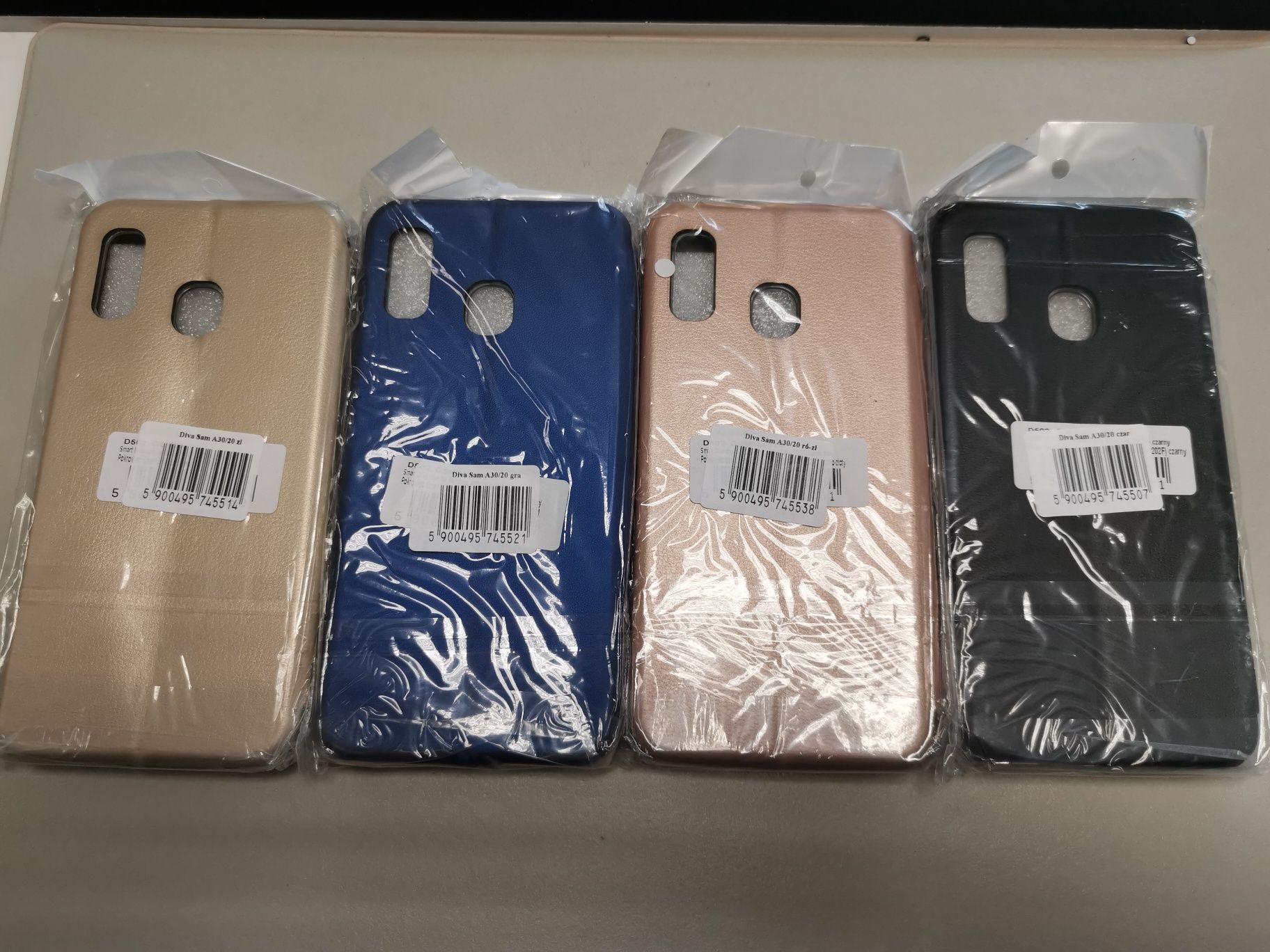 Etui z klapką zamykane Smart Diva SAMSUNG A20 A30 A50 Komplet 4 sztuk