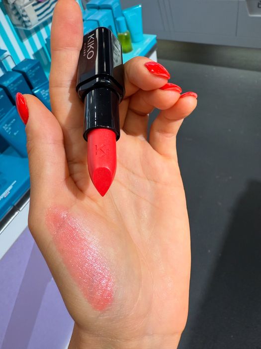 Помада  Kiko Milano Smart 401 403 404 405 406 407 408 420 433 457 458