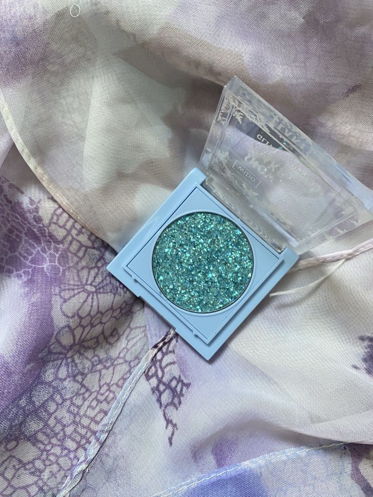 Wibo snowflakes glitter eyeshadow, intensywnie polyskujacy topper