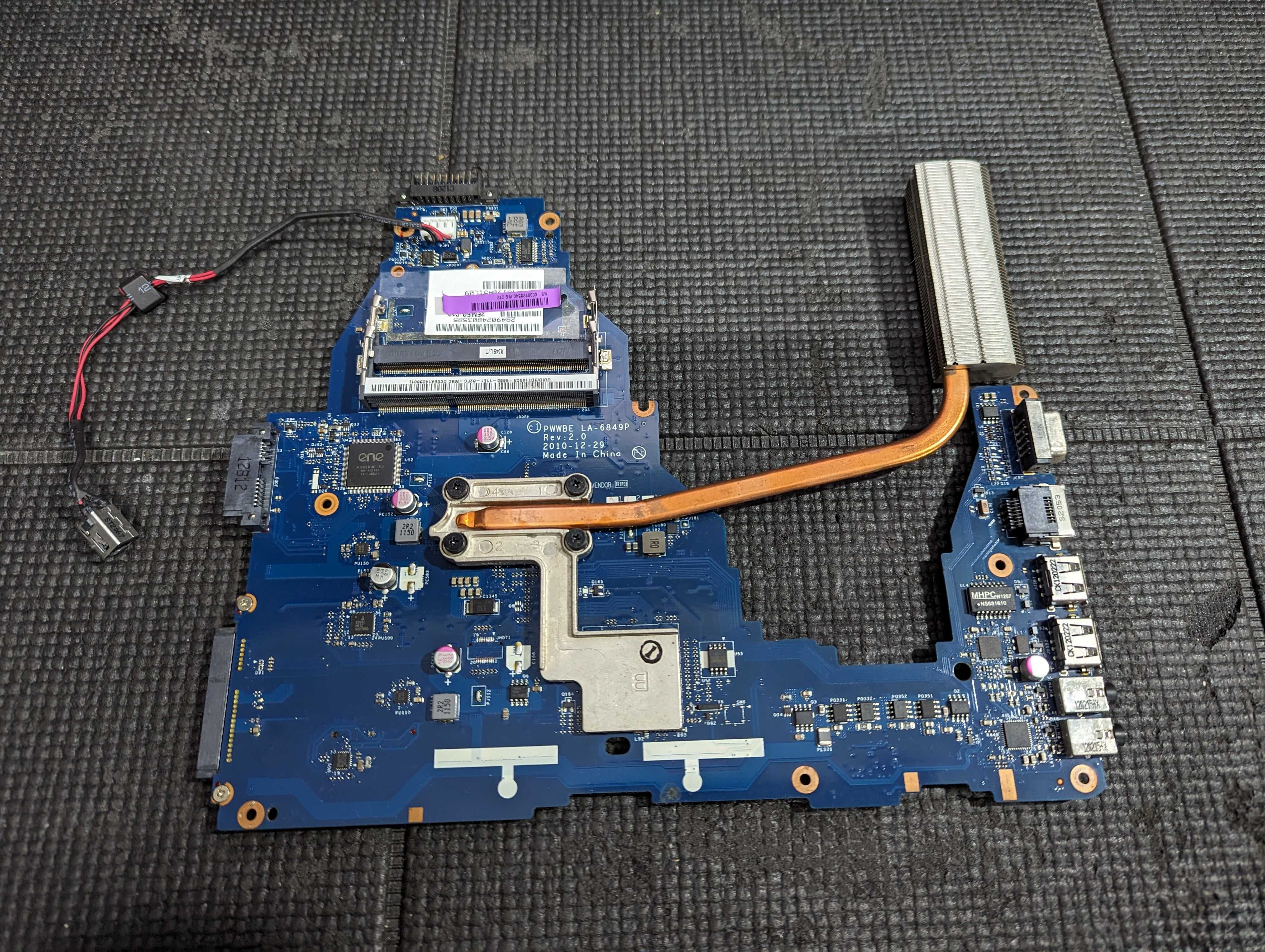 OEM Mother-Board Toshiba PWWBE LA-6849P REV: 2.0