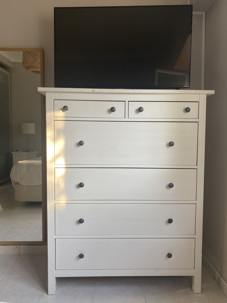 Cómoda HEMNES alta