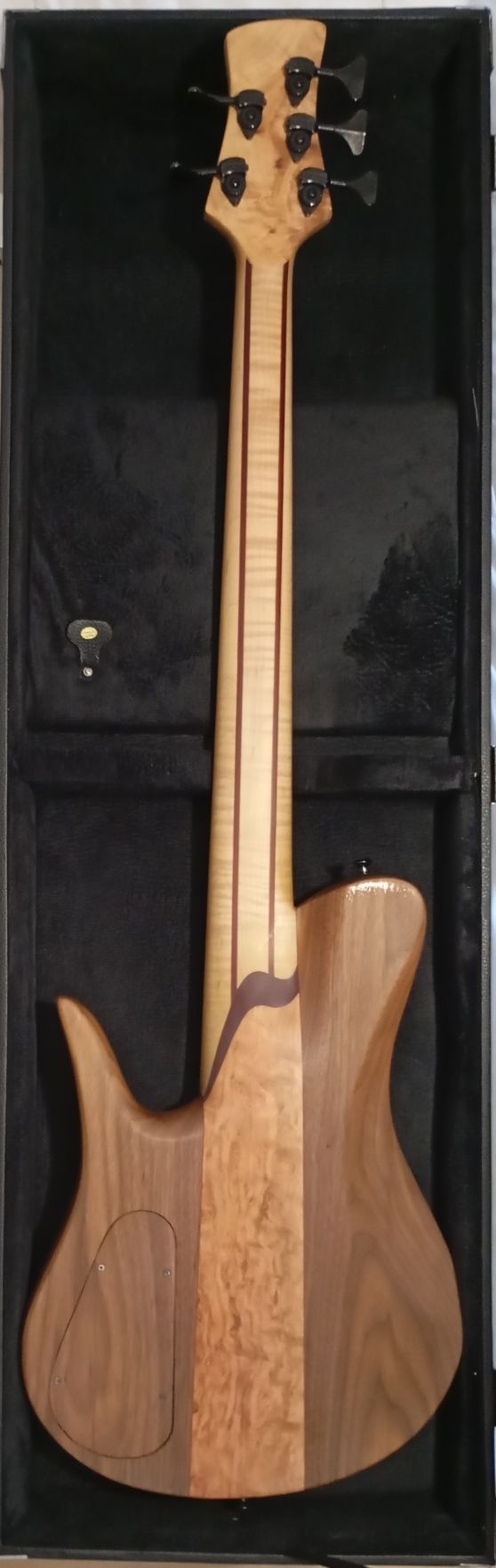 Baixo JCR (custom)