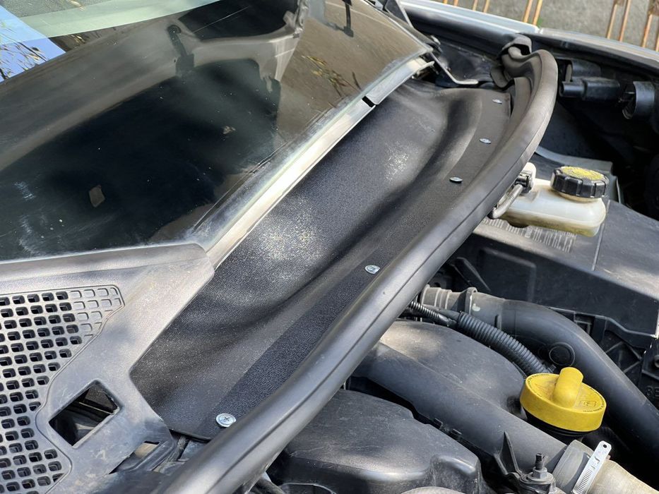 Renault scenic 3 накладка під лобове скло. Жабо.