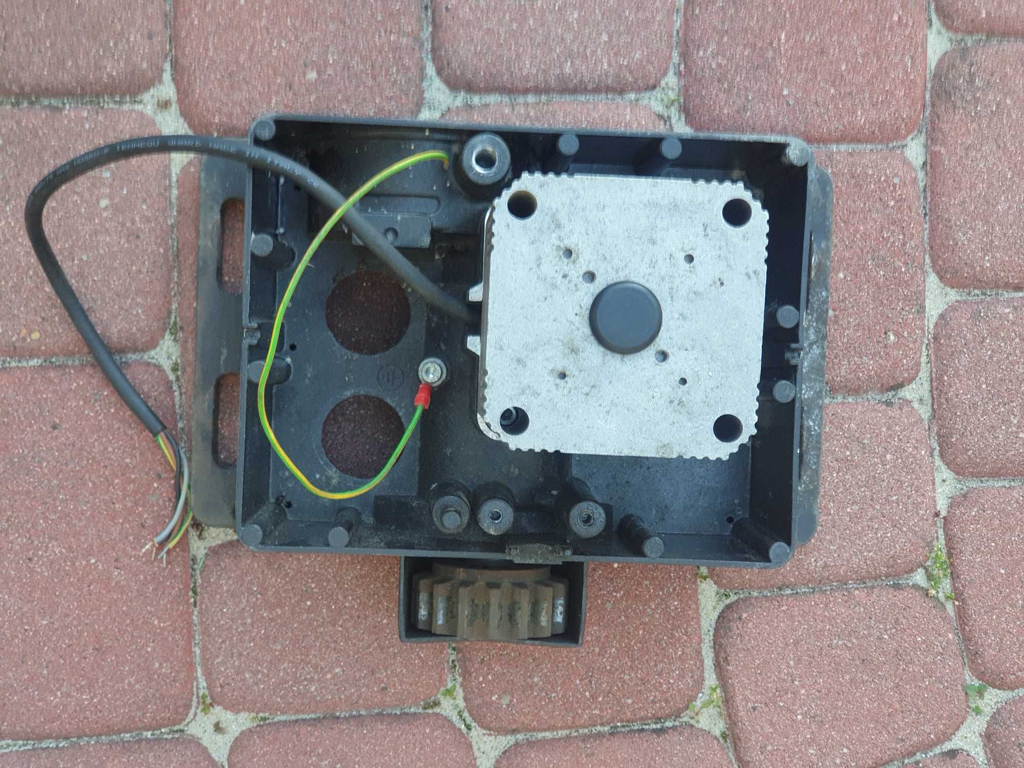 Podstawa, przekładnia, silnik bez elektroniki FAAC 740