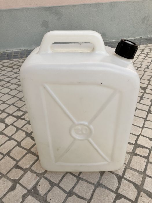 Cesto e loiça campismo, bidon 20l e trolley p/ sanita quimica.