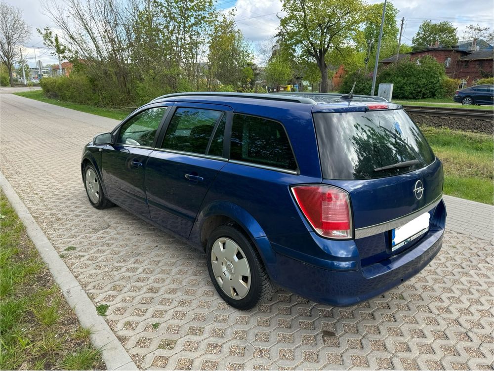 Opel Astra H 1.9 CDTI 150KM xenony tempomat