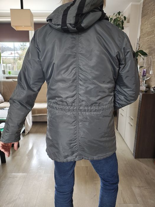 Kurtka zimowa marki Diesel. Rozmiar L.