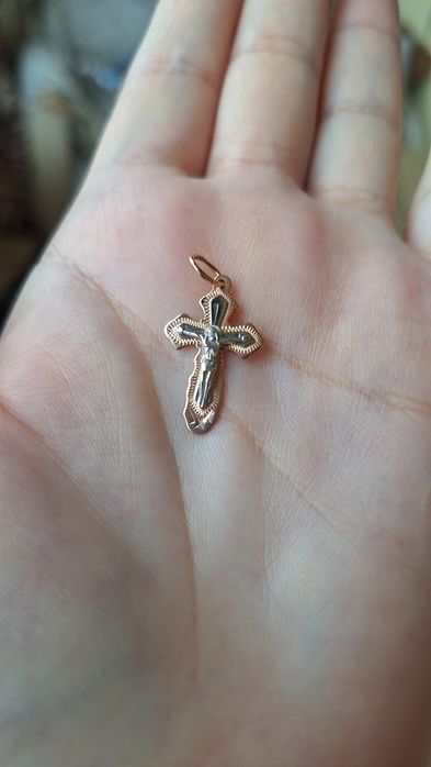 Золотий хрестик новий комбінований вага 1,68 г.