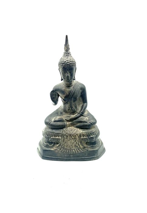 Buda em ferro antigo