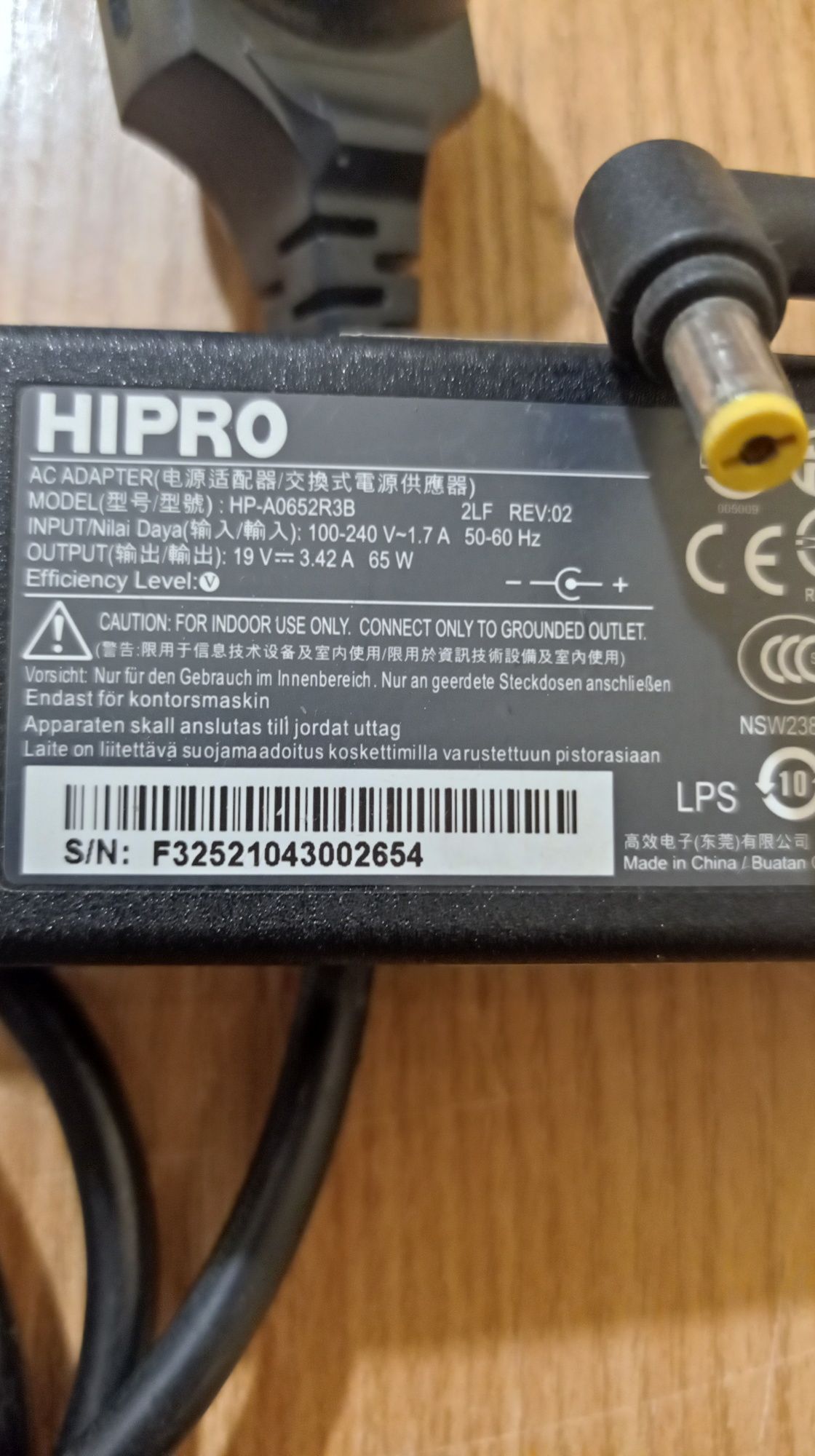 Блок питания Hipro 19V 3,42A  б/у