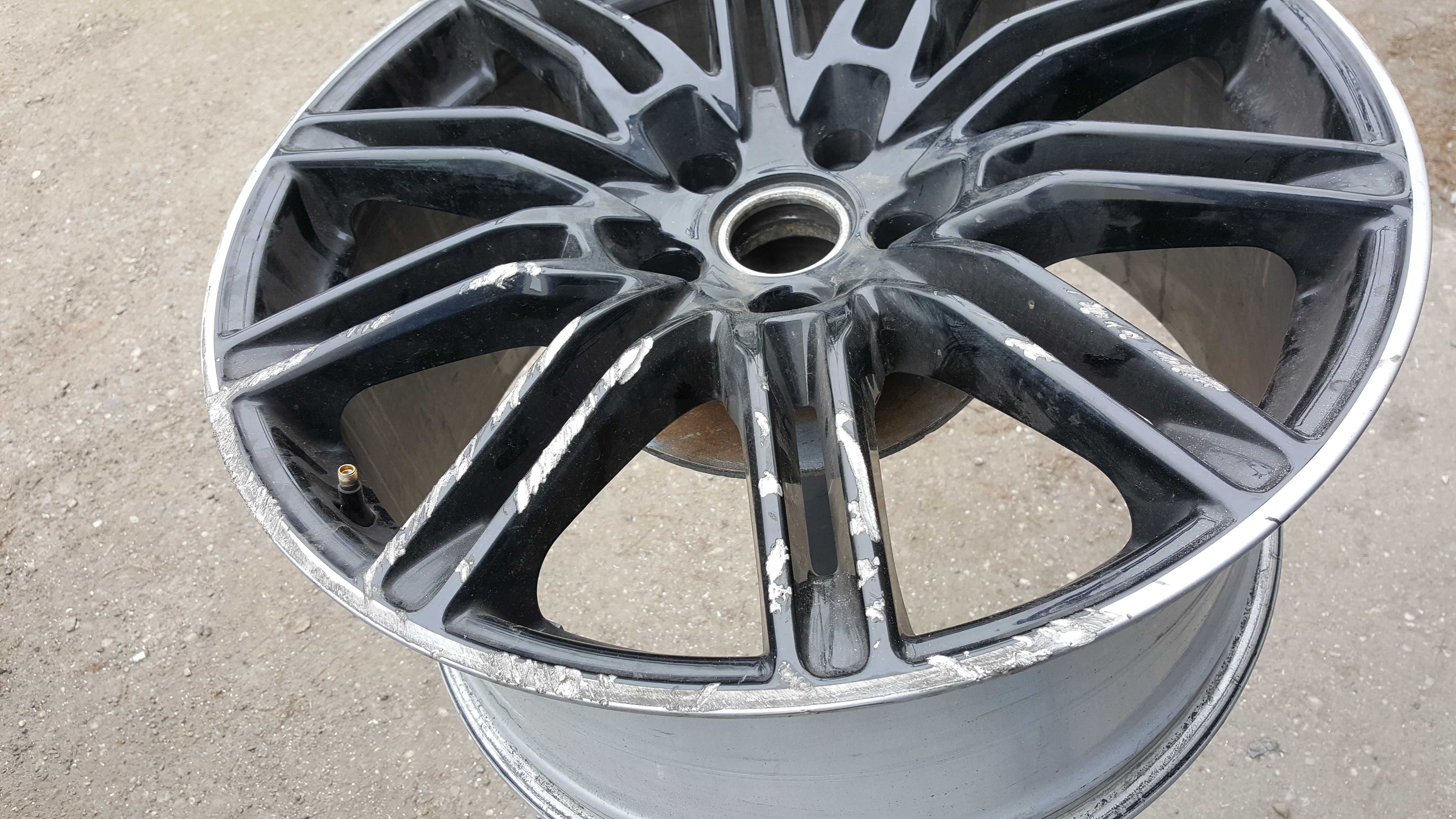 Prostowanie felg aluminiowych porsche amg bmw kute gt3 911 lamborghini