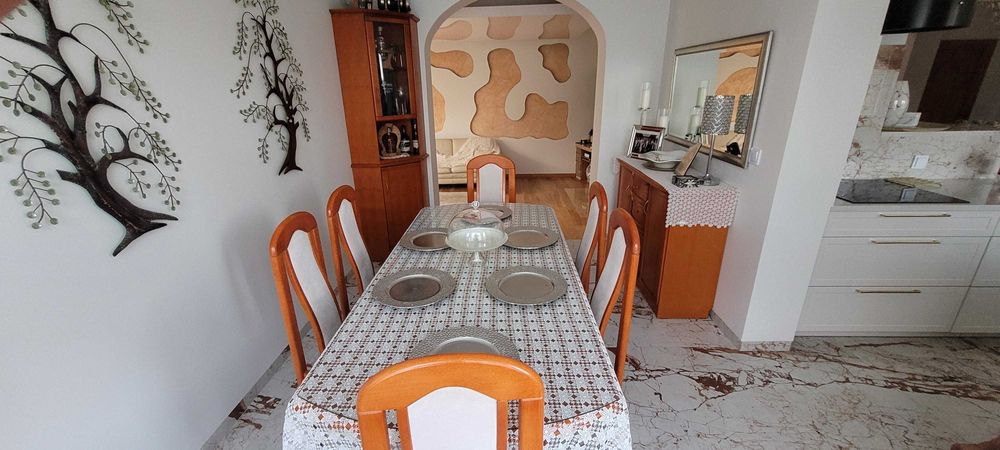 meble do jadalni stół krzesła witrynka komoda