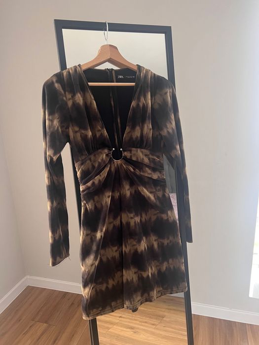 Цікава сукня zara з декором