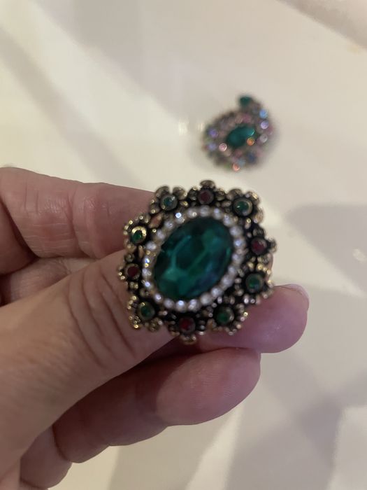 Набор бижутерии(брошь,кольцо и серьги)