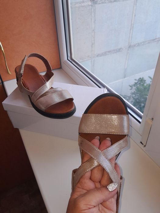 Шкіряні сандалі 39р.