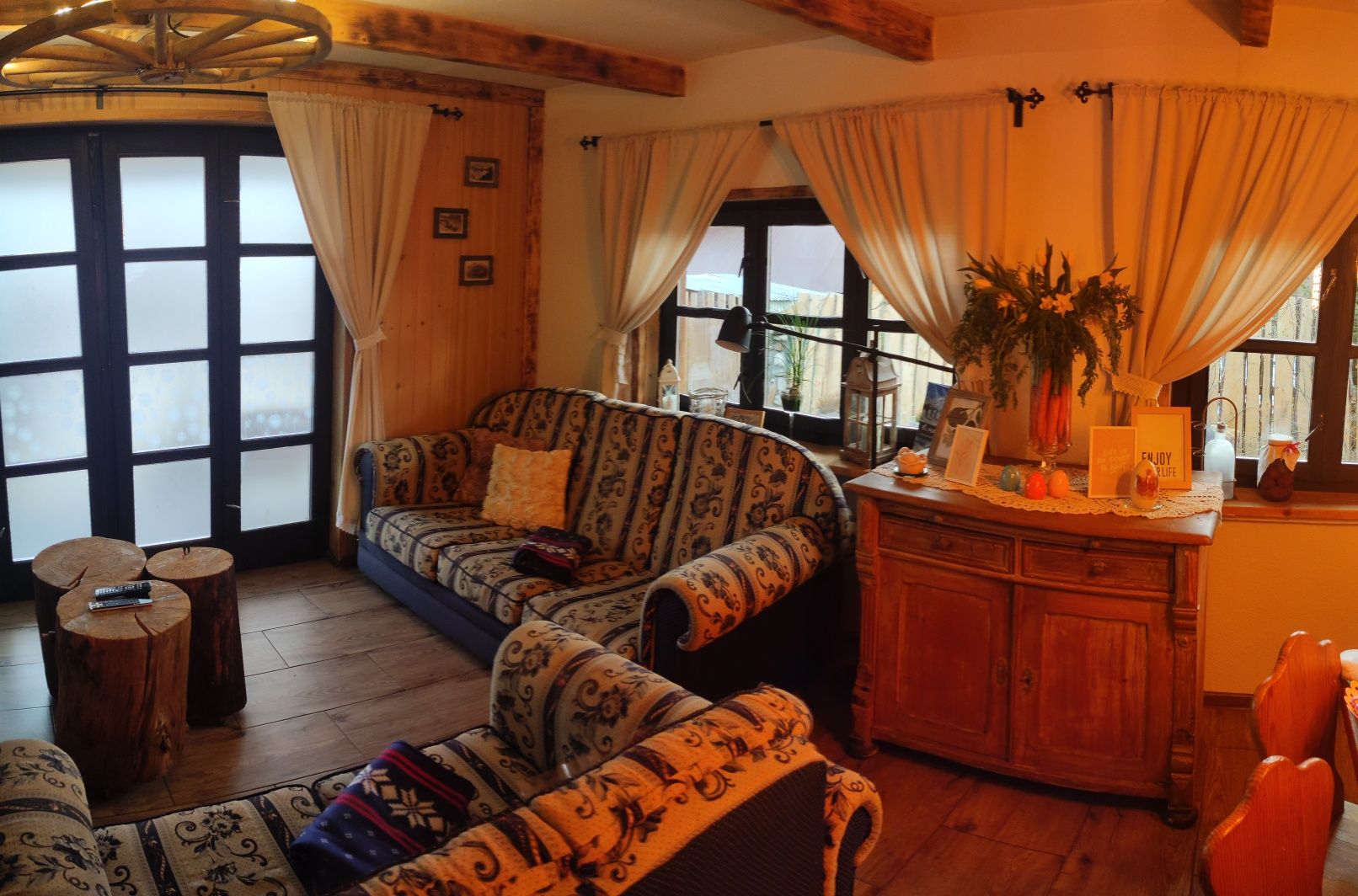 nocleg Zakopane Kościelisko  domek góry kominek z psem
