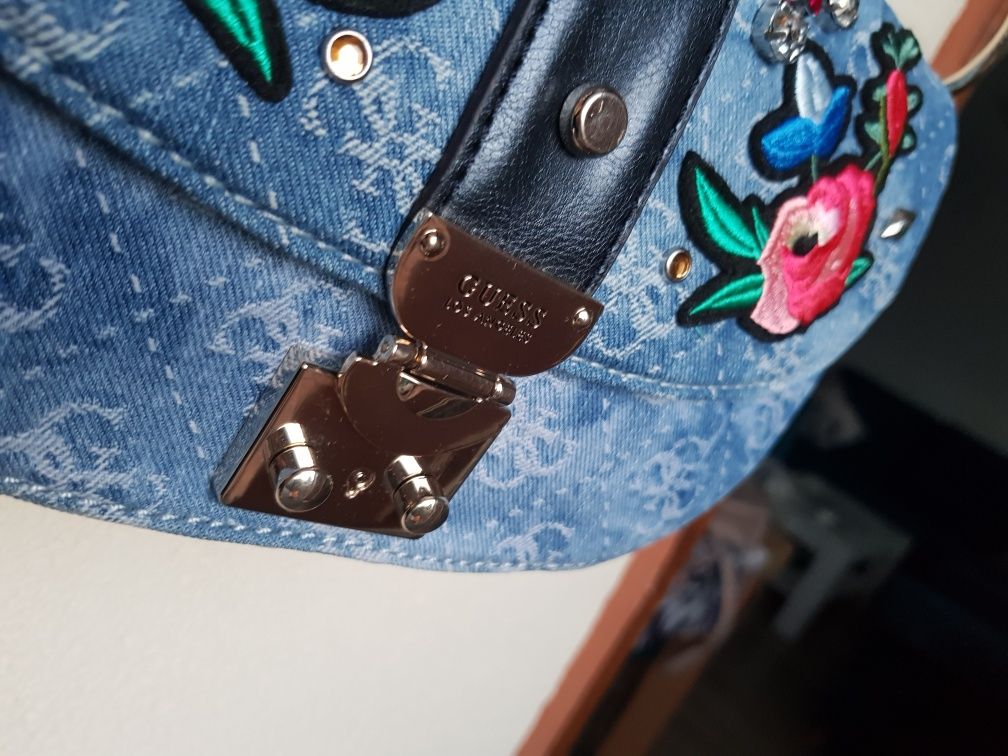 Śliczna torebeczka Guess Denim, hafty, kamienie akrylowe, monogram ory