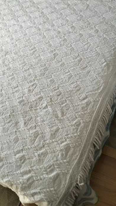Colcha casal vintage, tem cerca de 50 anos