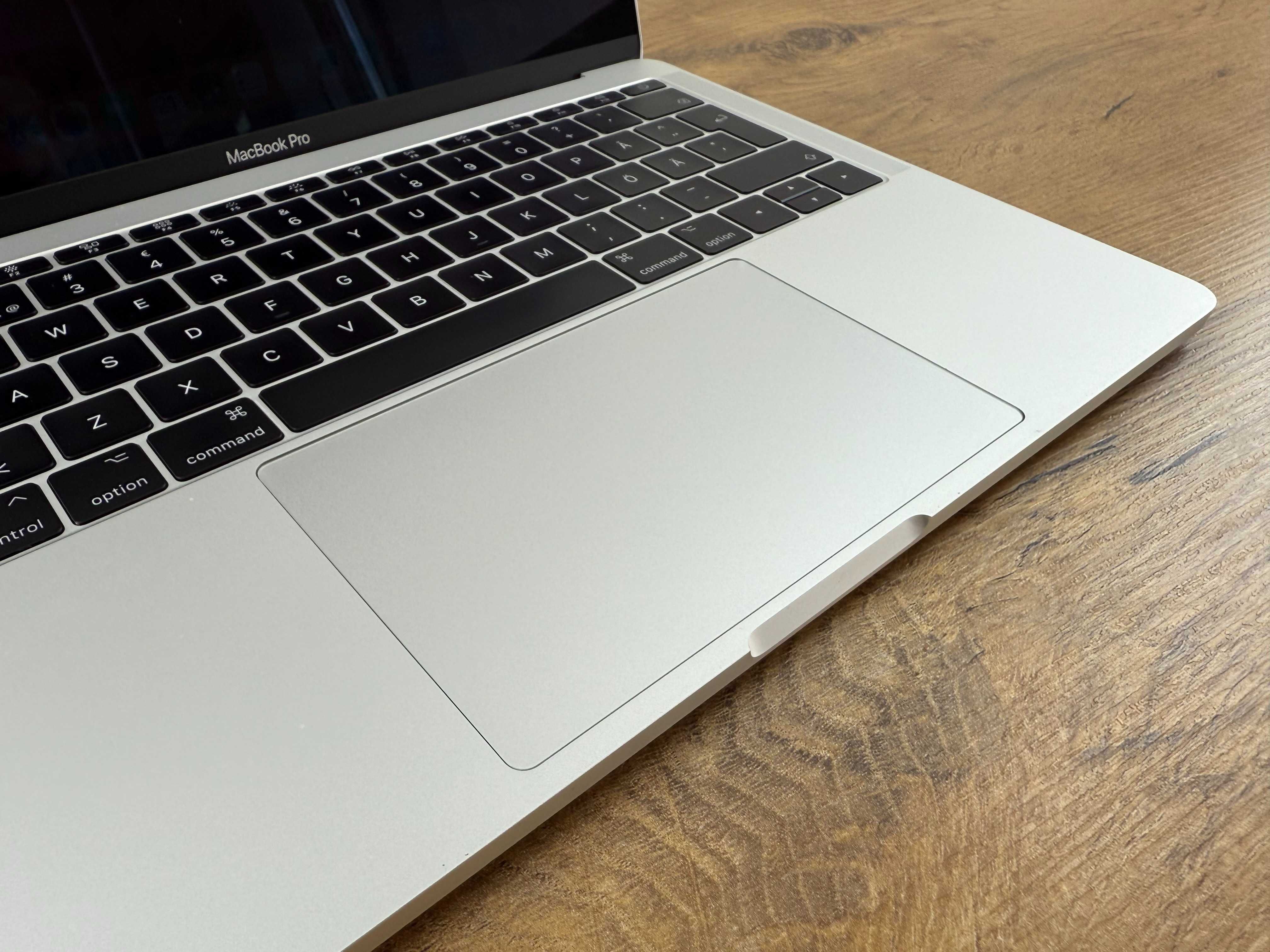 Apple MacBook PRO 13 CORE i5 2.30GHz, 8GB RAM, SSD 240GB, BATERIA 167c