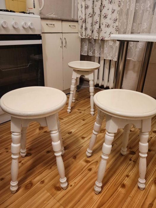 Stołki kuchenne 3 szt. Białe okrągłe.