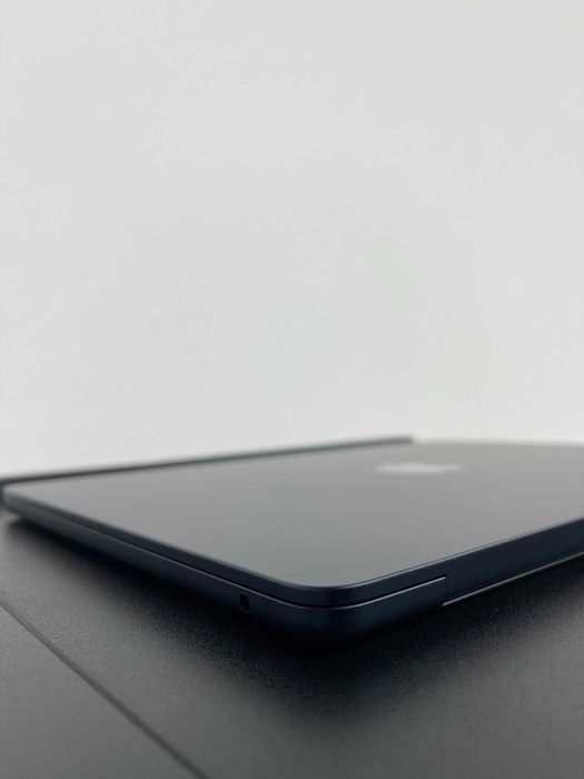 Macbook Air 2022  (M2/8gb/256 ssd)