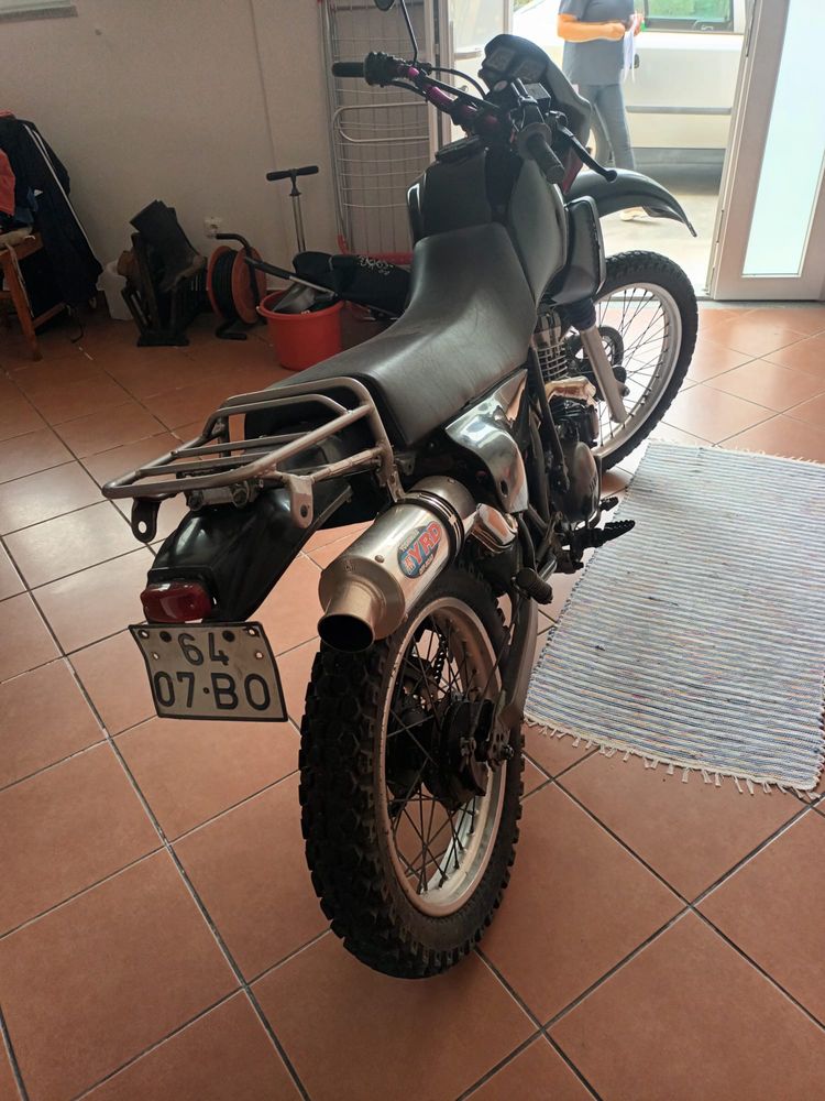 Yamaha XT 350 em Bom Estado