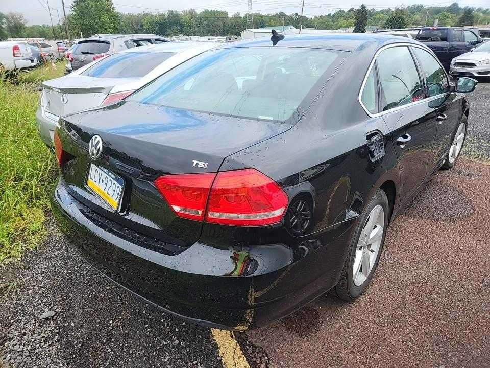 2015 Volkswagen Passat 1.8T на майданчику, пасат цілий