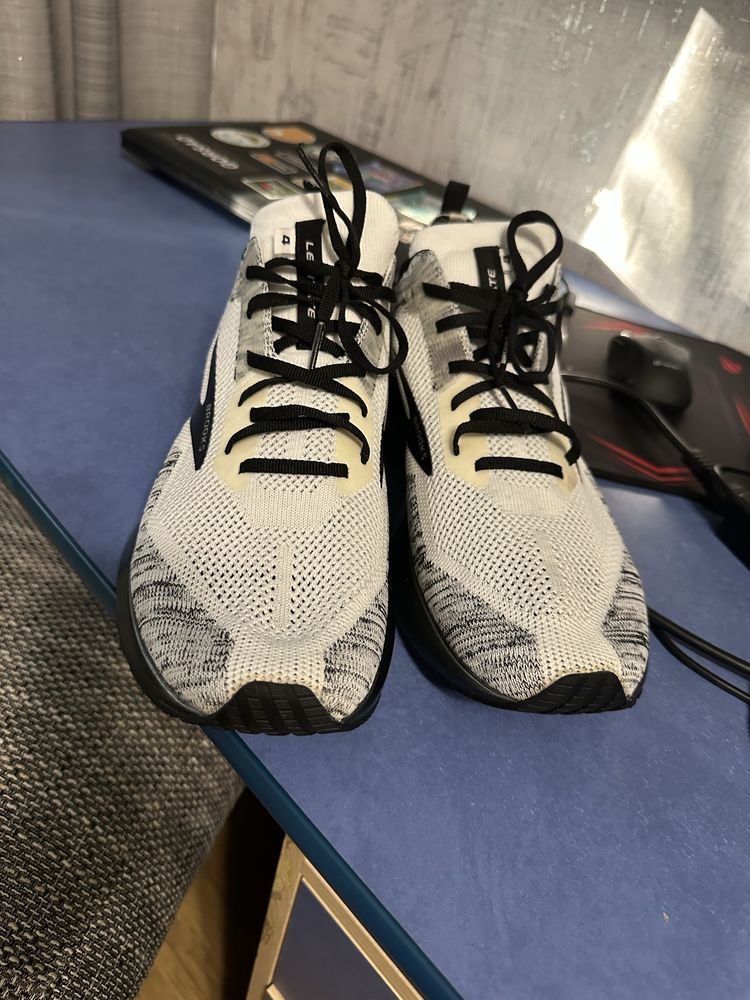 Кросівки Brooks ввдомоі фірми